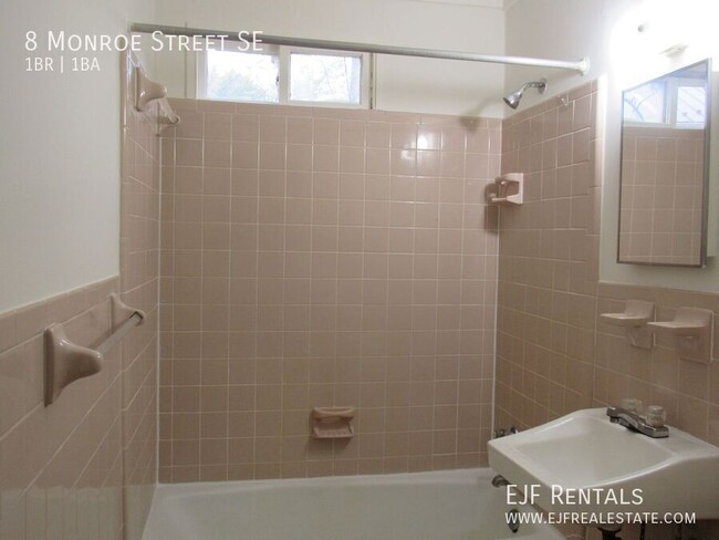 Foto del edificio - Leesburg One bedroom duplex in Historic Di...