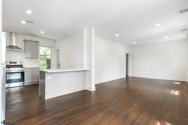 Building Photo - 67 Dunnell Rd