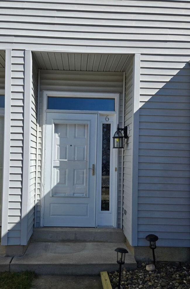 Building Photo - Aspen Woods - 3 Bedroom, 2.5 Bath Townhome