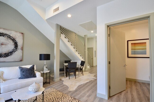 Interior Photo - Lido Apartments - 4025 Grandview