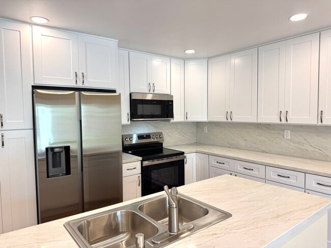 Building Photo - Beautifully Updated 3 Bedroom, 2 Bath with Private Yard