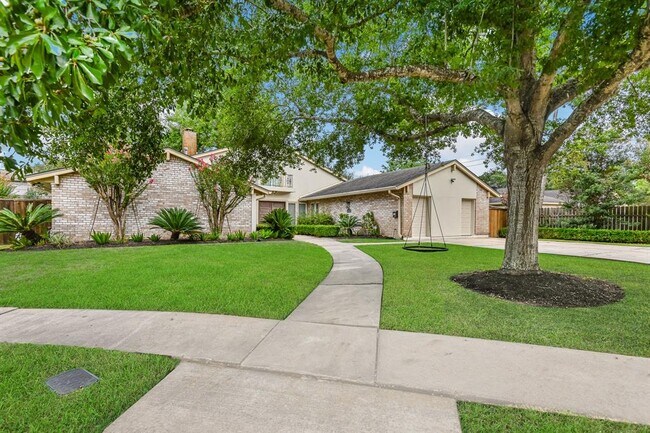 Foto del edificio - 8911 Birdwood Ct