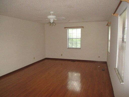 Building Photo - 960 Buttermilk Rd