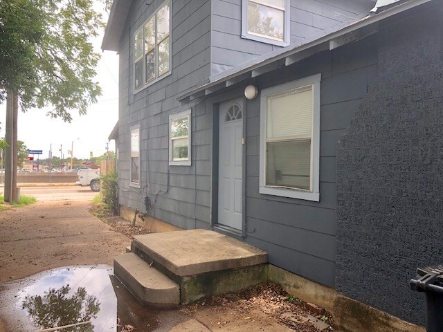 Building Photo - 5637 Birchman Ave