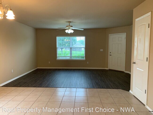 Building Photo - 3 br, 2 bath House - 4412 W Pecan Street