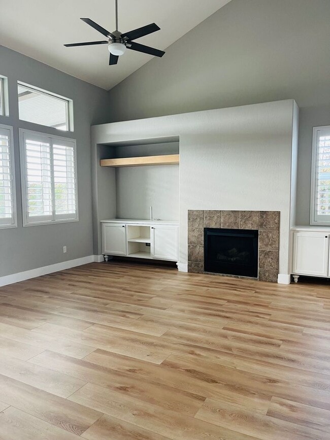 Building Photo - Beautiful, freshly renovated home in Avalon gated community in Visalia!