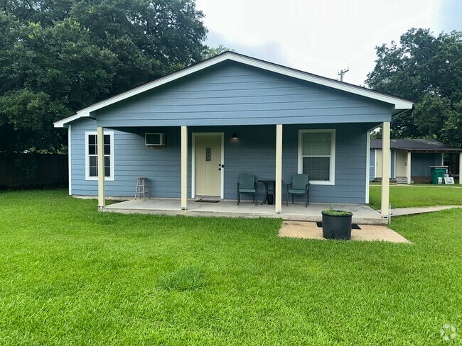Building Photo - 2318 Riverside Dr