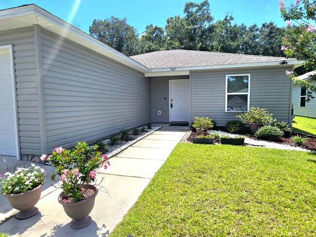 Building Photo - 7821 Maxton Rd