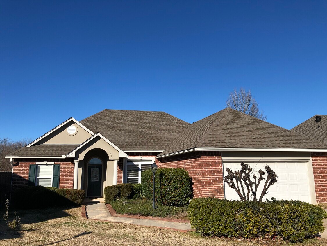 Foto principal - 108 Oakleigh Dr