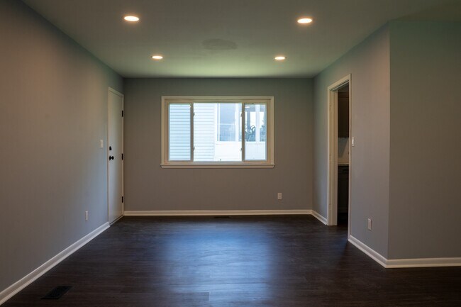 Building Photo - 362 Ridgewood Dr