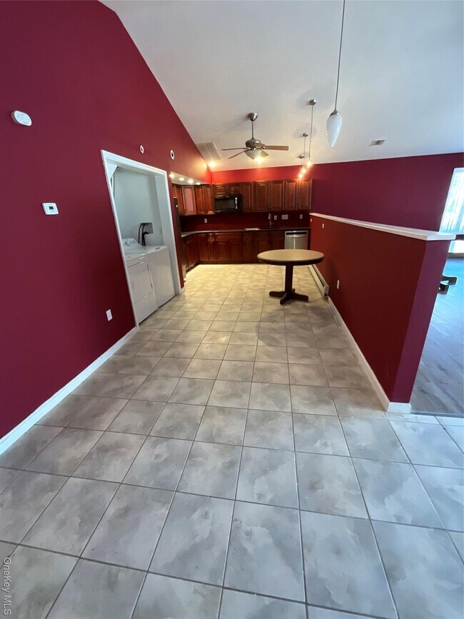 Foto del edificio - 2 Old Quaker Hill Rd