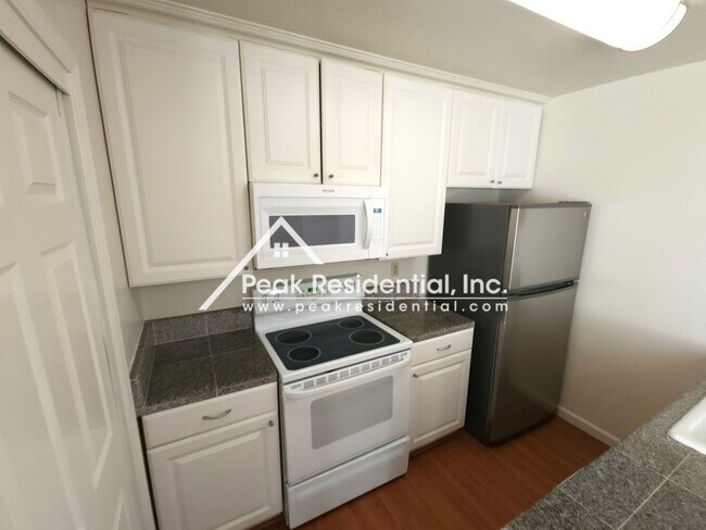 Foto del edificio - Cute 2bd/1ba Fourplex with Garage near Wat...