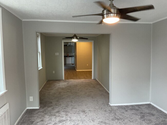 Foto del edificio - 3 br, 1 bath House - 31 CHESTNUT ST