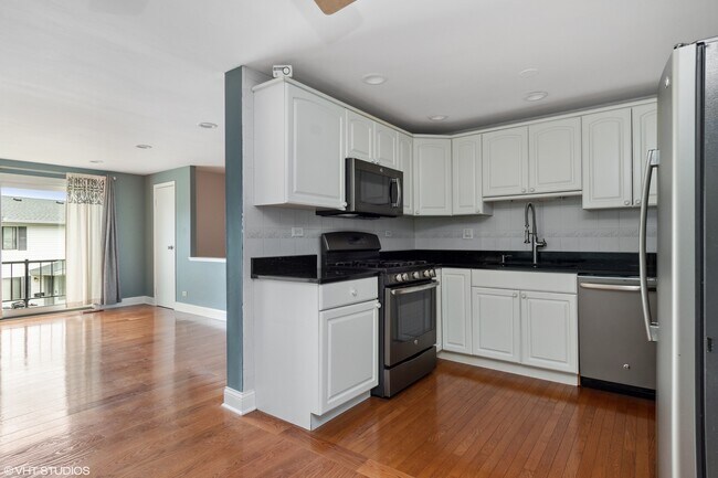 Building Photo - 1043 Tobey Ct