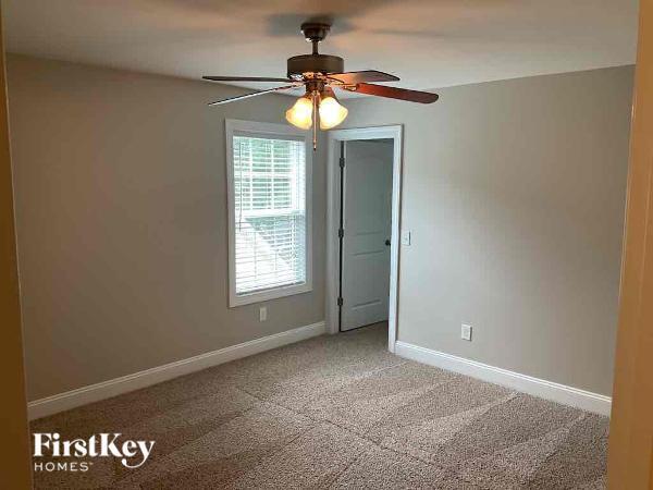 Building Photo - 8504 Meadowcreek Village Dr