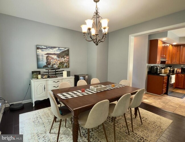 Building Photo - 864 Ridgemont Dr