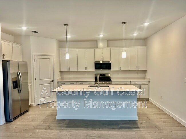 Building Photo - 15010 Serene Shores Loop