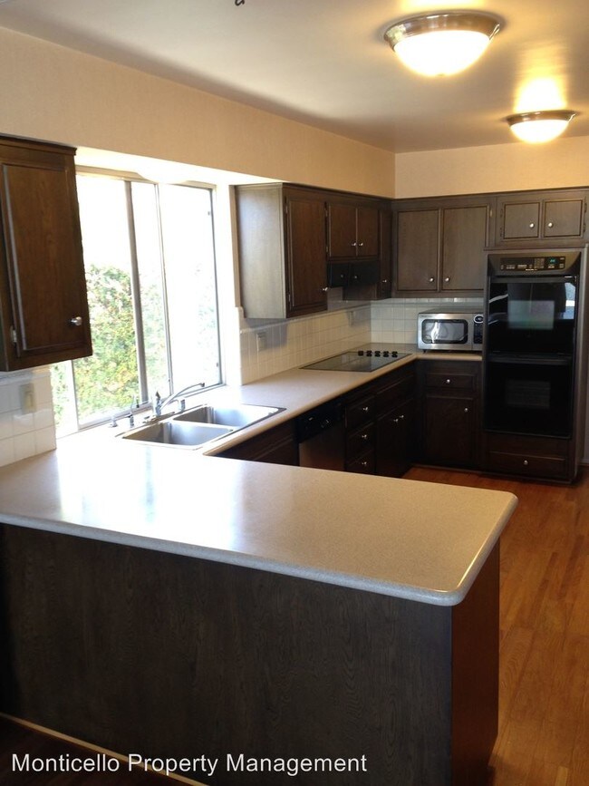 Building Photo - 16672 Baruna Ln