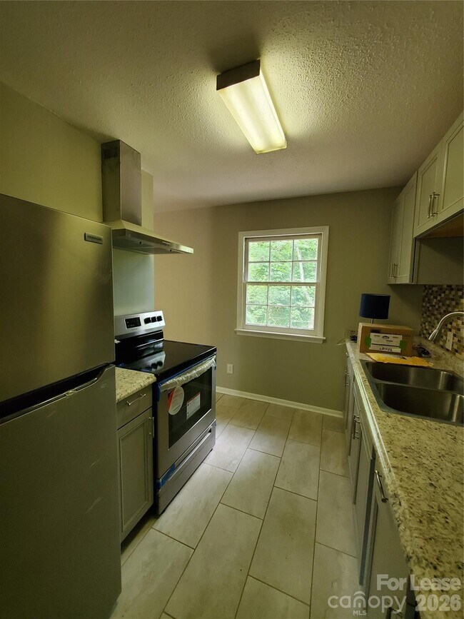 Foto del edificio - 1122 Rolling Ln