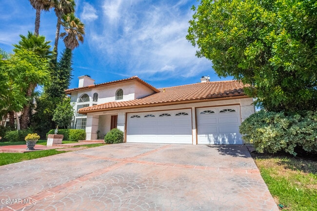 Building Photo - 5627 Middle Crest Dr