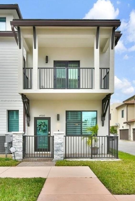 Foto principal - 4700 NW 83rd Psge