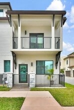 Building Photo - 4700 NW 83rd Psge