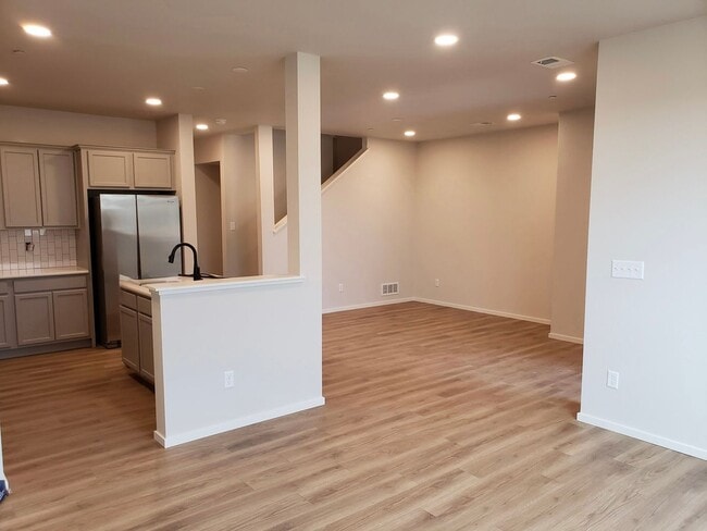 Building Photo - Stunning 3 Bed 2.5 Bath Home in Timnath, CO!
