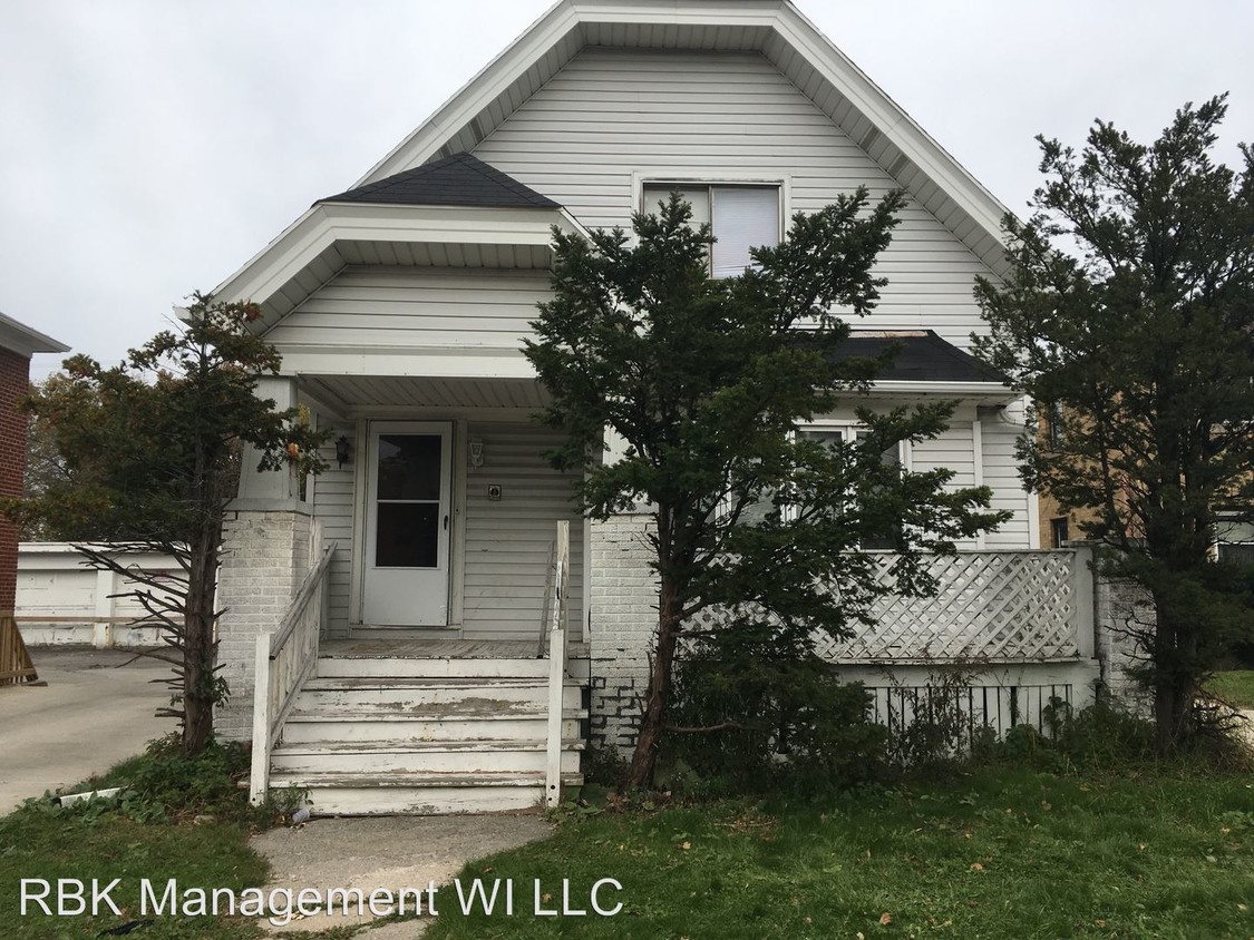 Primary Photo - 4130 N Green Bay Ave