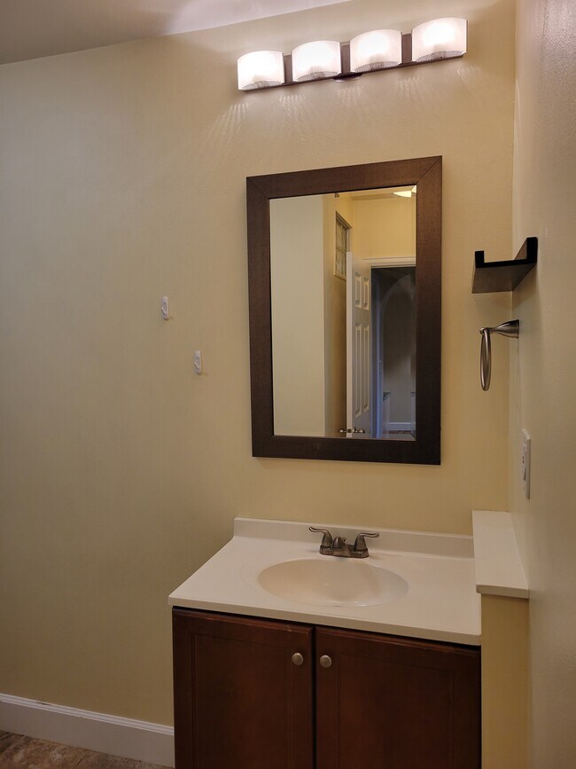 Bathroom - 1121 Stone Canyon Rd