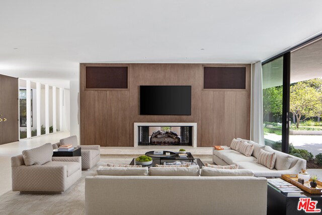Foto del edificio - 713 N Hillcrest Rd