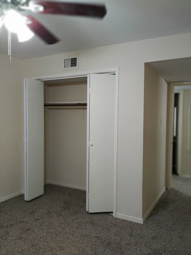 Foto del edificio - 16303 Lyons School Rd