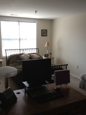 Building Photo - 14720 Village Square Pl