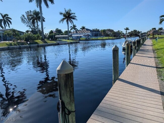 Foto del edificio - 4940 Vincennes St