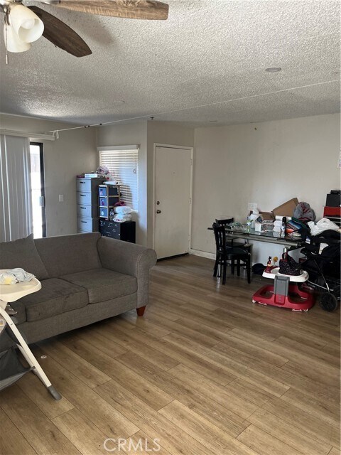 Foto del edificio - 520 E Walnut St