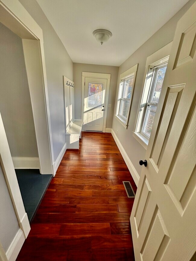 Building Photo - 1213 W Elm St
