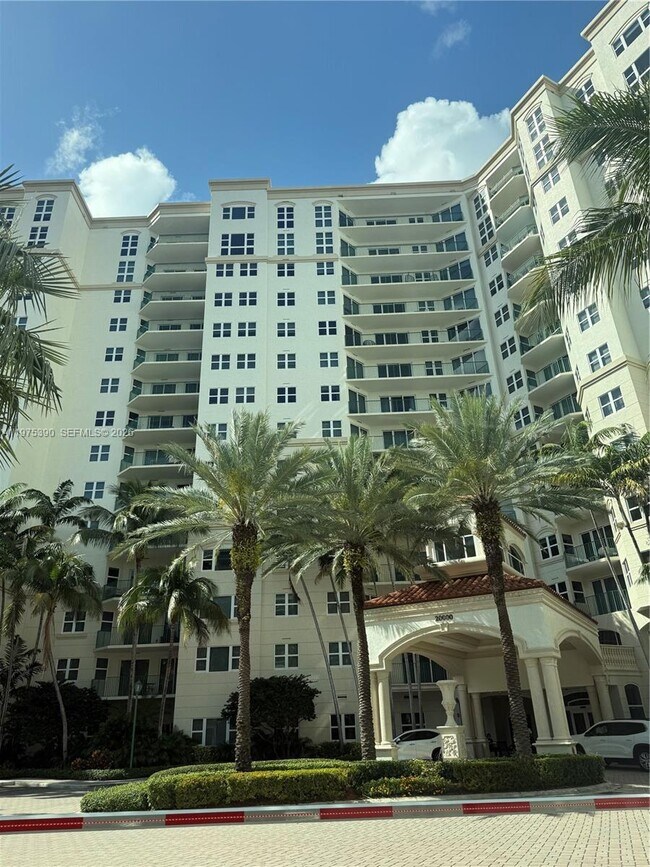 Foto del edificio - 20000 E Country Club Dr