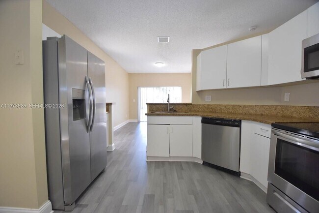 Foto del edificio - 17150 NW 11th St