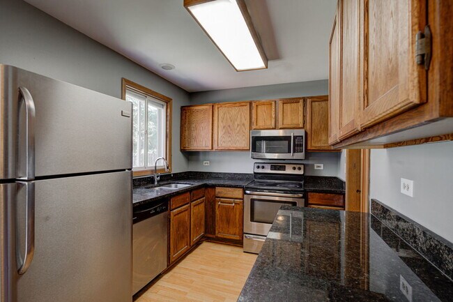 Building Photo - 2340 Blue Spruce Ln