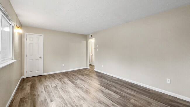 Building Photo - 2215 Washington Pike