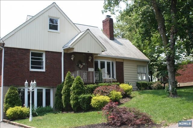 Primary Photo - 10 Southboro Ln