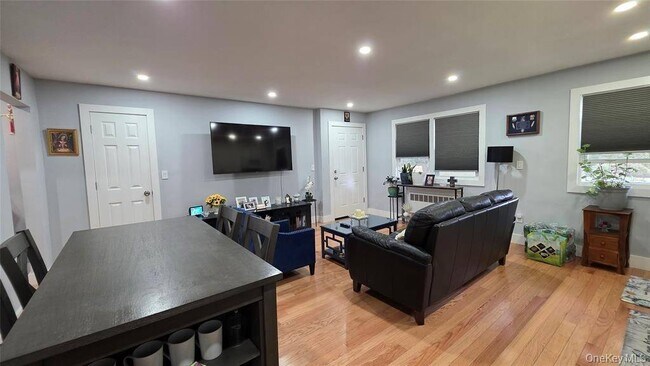 Foto del edificio - 717 Tuckahoe Rd