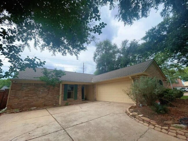 Foto del edificio - 3010 Flintwood Dr