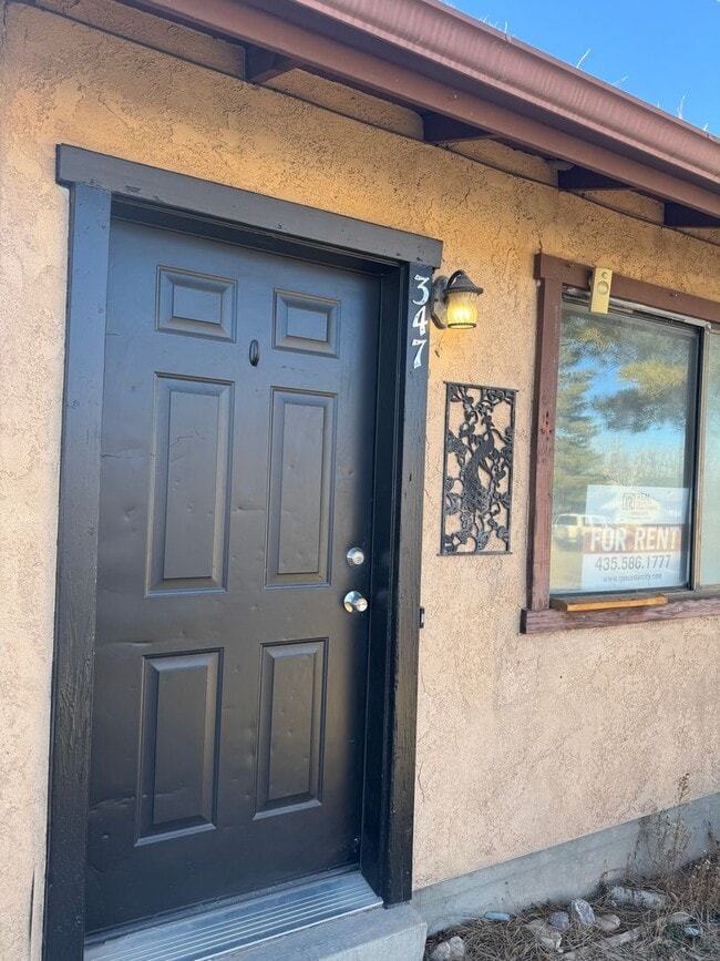 Building Photo - Two Bedroom Duplex