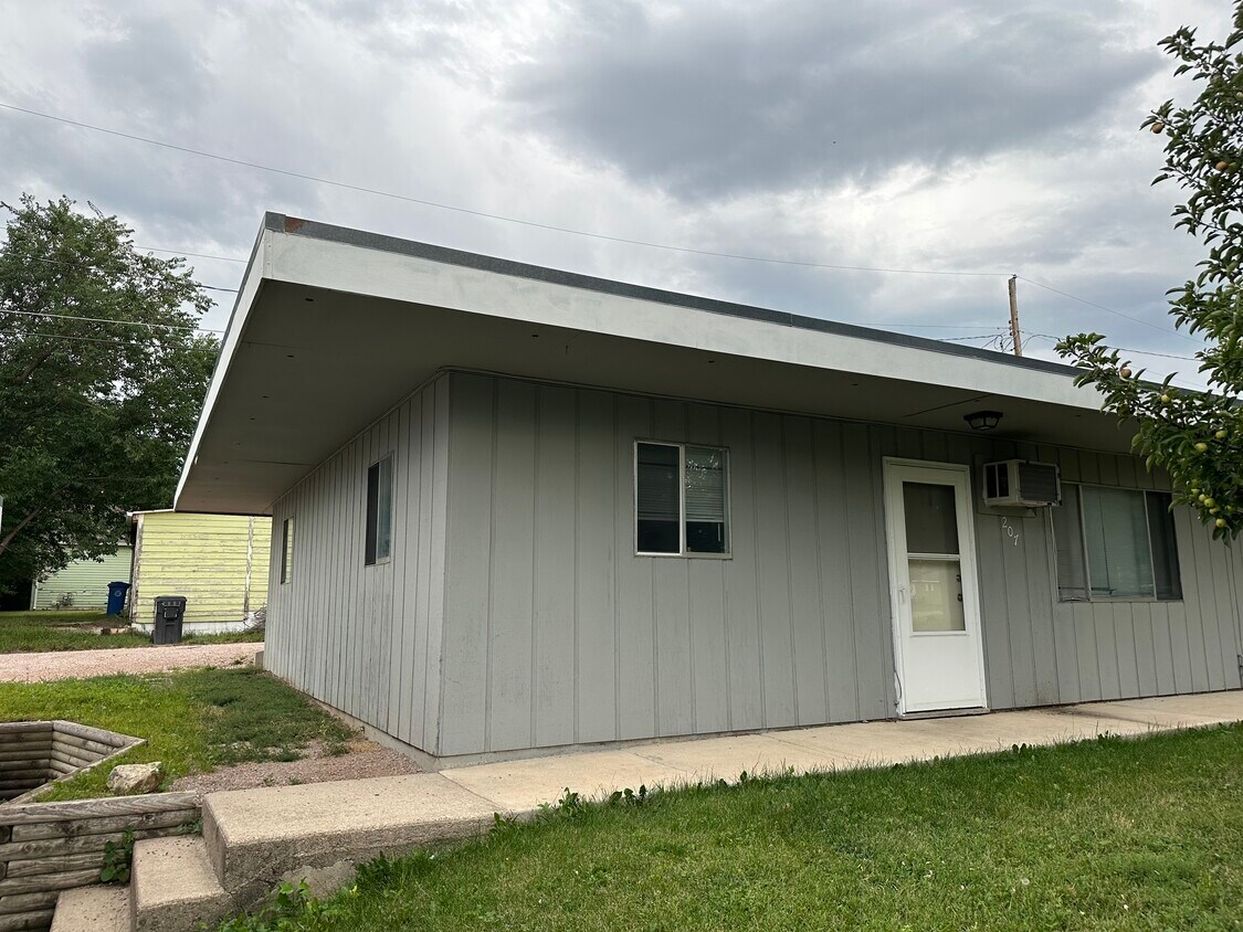 Primary Photo - 211 E Nowlin St