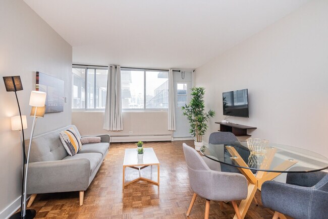 Building Photo - 3630 Promenade Sir-William-Osler