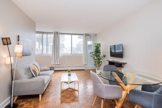 Building Photo - 3630 Promenade Sir-William-Osler