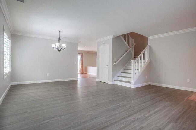 Building Photo - Available Now! Gorgeous 4 Bedroom Home in ...