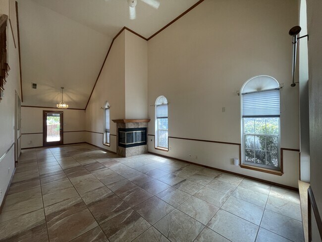 Building Photo - 6308 Montano Pointe Rd NW
