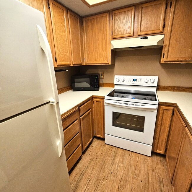 fully equipped kitchen - 13717 Linden Ave N