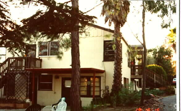 Primary Photo - 107 Oakvue Rd
